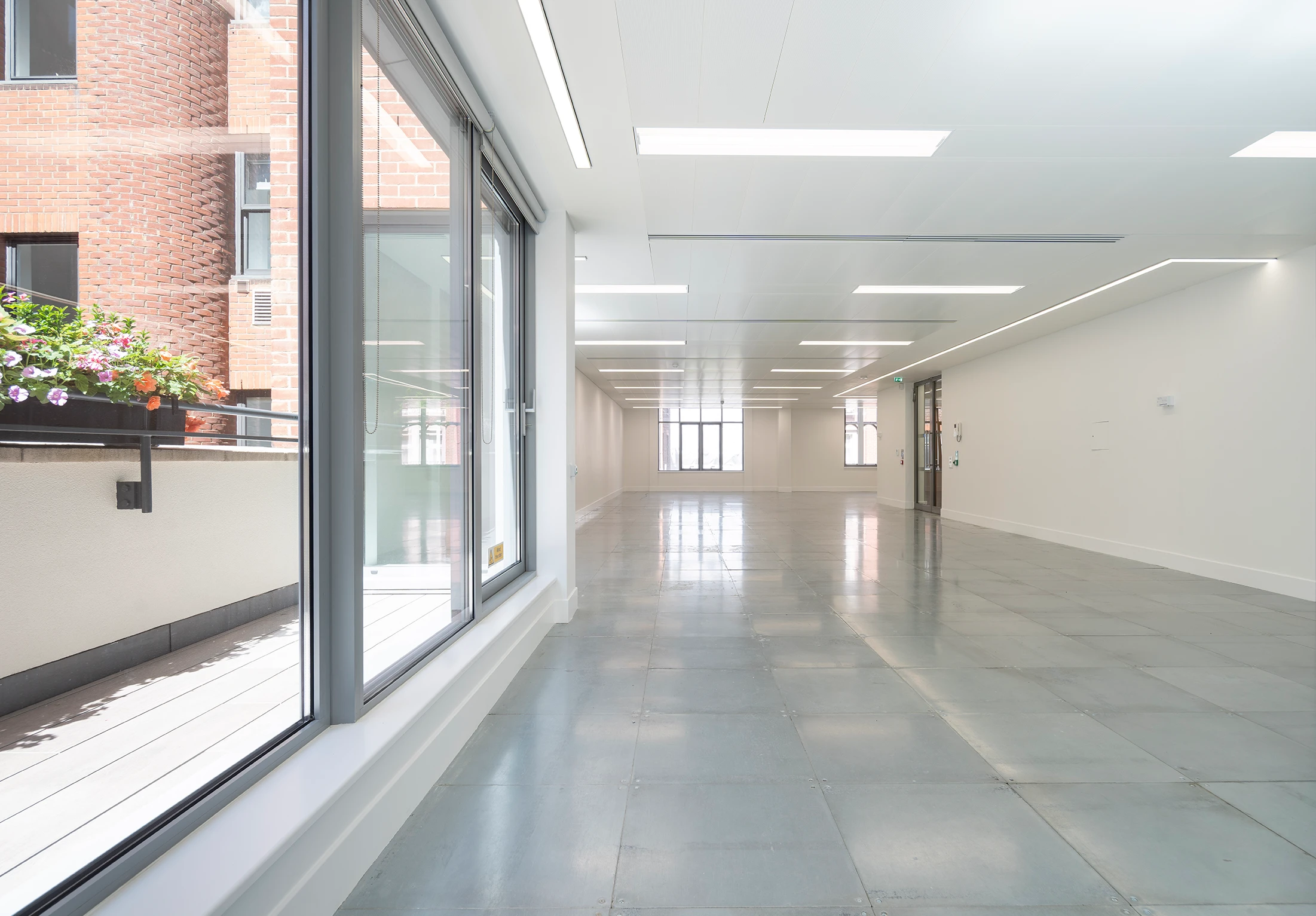 1st floor workspace and terrace